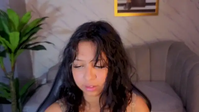 Kristen_black_T webcam