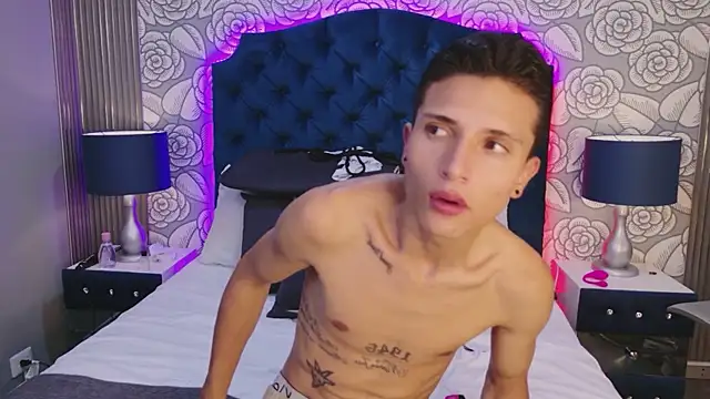 ChloeAndJeanPaul webcam