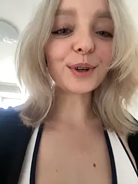 aka_Blonde webcam