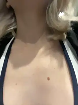 aka_Blonde webcam
