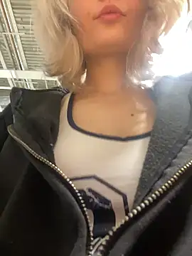 aka_Blonde webcam