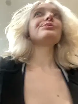 aka_Blonde webcam