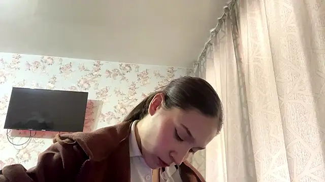 pagedlard (F teen) - To do a cute makeup job <3