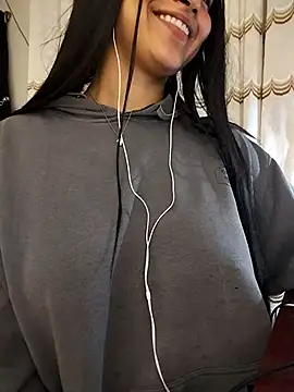 FallsForHerSmile webcam