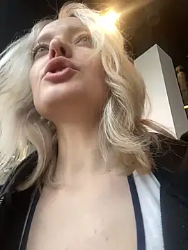 aka_Blonde webcam