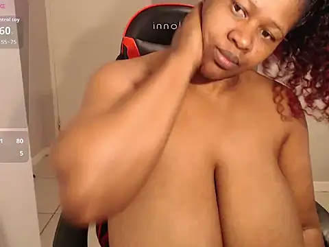 bustylisa1983 webcam