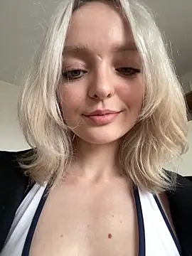 aka_Blonde webcam
