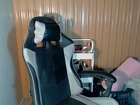 urcurlydiva - Urcurlydiva's free webcam - UK Sex Cams