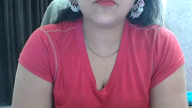 SimmiQueen_77 webcam