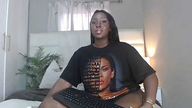 naughtyblackdolie webcam