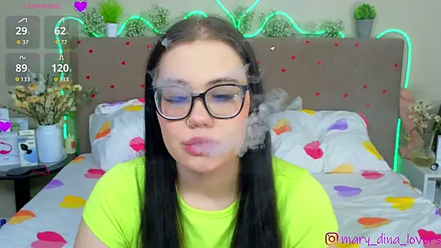 Mary_Dina webcam