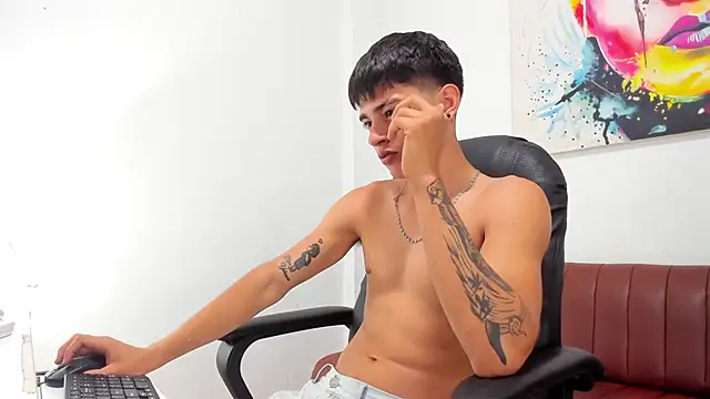 Thebestboyhot webcam