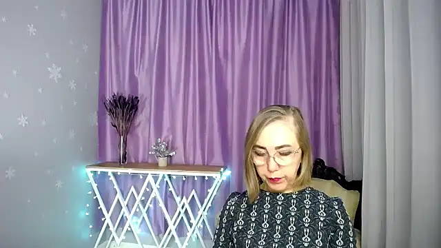 queen_a_n_i - Queen_a_n_i's free webcam - UK Sex Cams