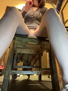 美女littleqiu在线直播