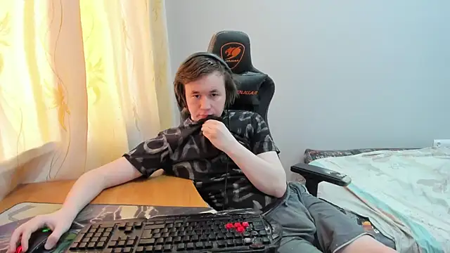 iliaskrislove - Iliaskrislove's free webcam - UK Sex Cams