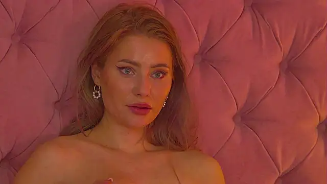 MisshaNight - blonde slim live cam model from 