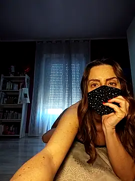 Akemi_rossi - Live Cams