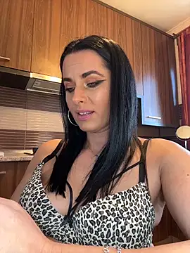 Hotmomcheckk_ webcam