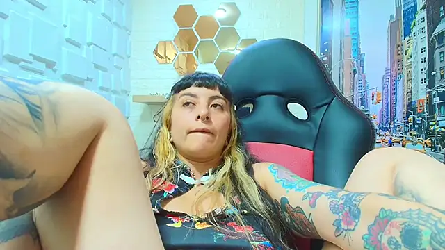 Naughty_Kittenm webcam