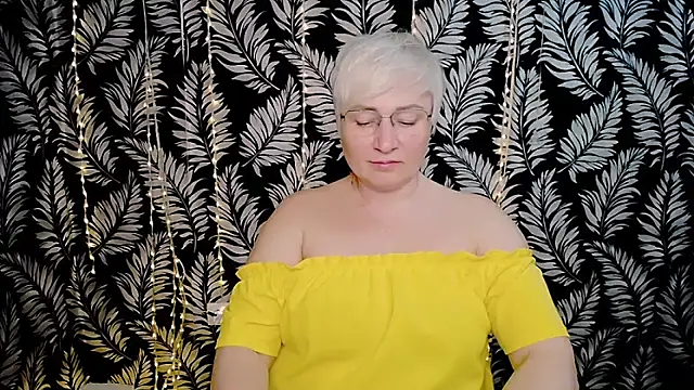 Olivia_playful webcam