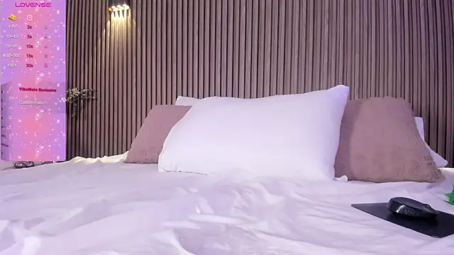 AlassiaHocthner webcam