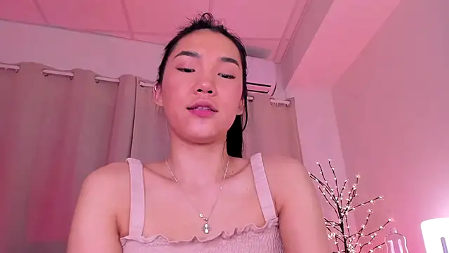 Divine_Madeleine webcam