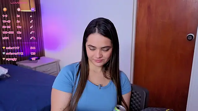 LittleeSara18 webcam