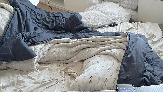 CeriseLapine live sex cam