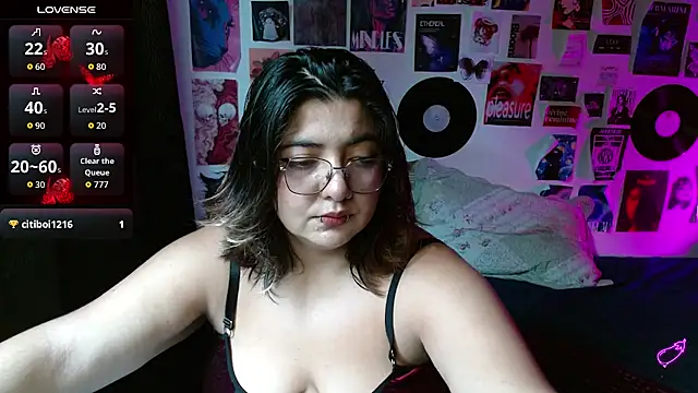 Roxy_f_w webcam