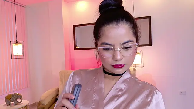 Layla_Breezee webcam