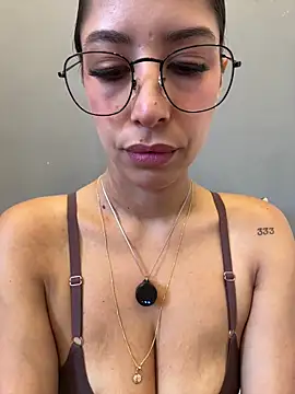 luvely_unique_ webcam