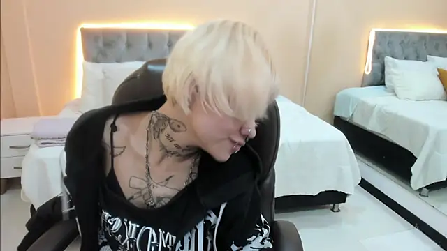 Bela_Craxkerr webcam