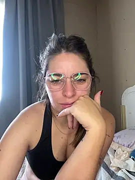 Webcam Model (soyanahii) is live