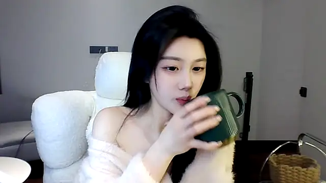 美女MedeLineayr在线直播