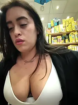 MissNyraSecret webcam