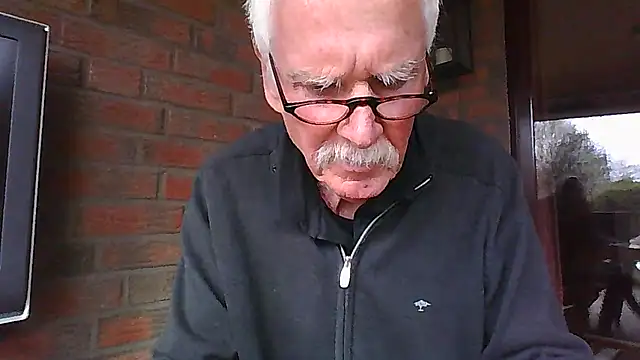 super-snoopy (M grandpa) - fucking my Dildo