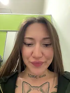 saintsquirt (F young) - SLOPPY BLOWJOB IN PUBLIC TOILET