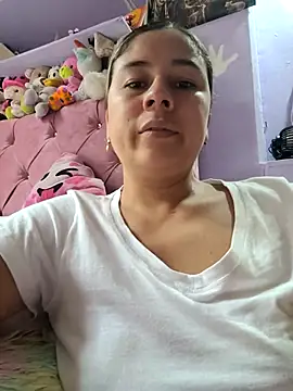 Webcam Model (selena_gomez2)  is live.Free join now!