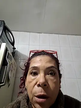 Scarlet_curly8a webcam