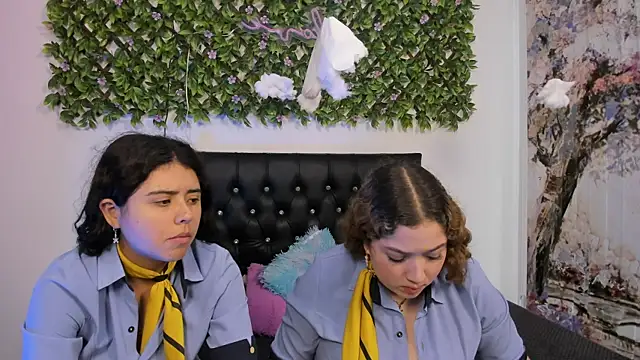 valeria_and_zoe webcam