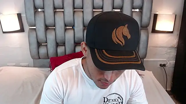 Derek_Storm_ cam preview