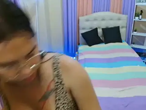 SeductiveAppleTS webcam