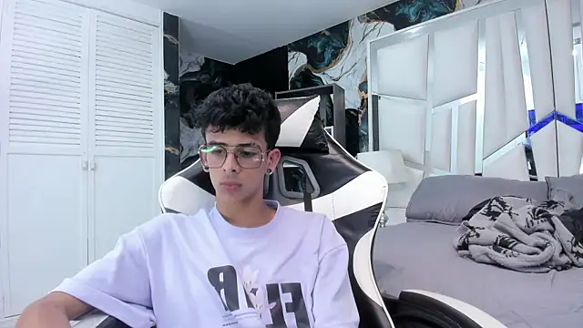 ibratxandy (Ask my age) - two fingers in my ass and cum show