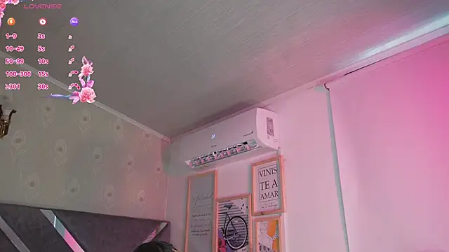 AlinnaJohnson webcam