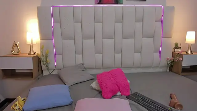 mask_red_girl webcam