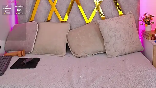 ElizabethJohnson_ webcam