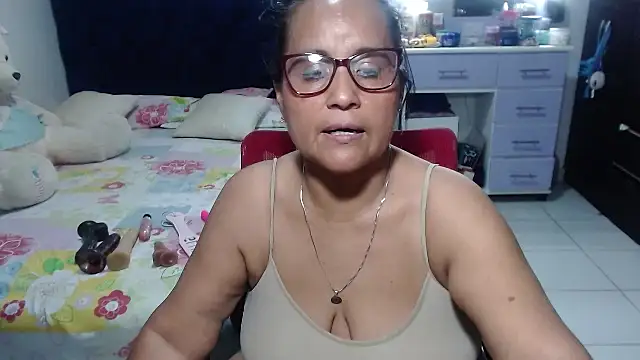 pervert_mommy_ - Pervert_mommy_'s free webcam - UK Sex Cams