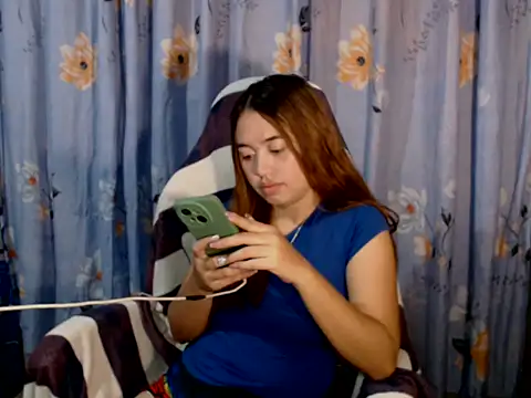 urlover_mae26 webcam