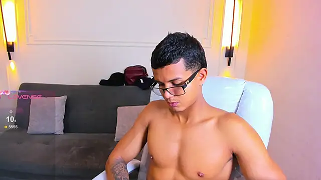 Paradise_boy_s webcam