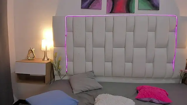 mask_red_girl webcam